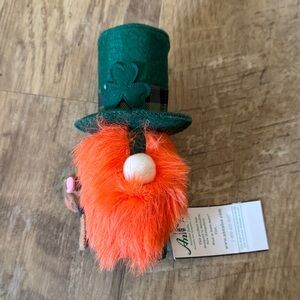 Annalee Irish Nosey Gnome Doll With Tiny Mouse Peeking From Behind